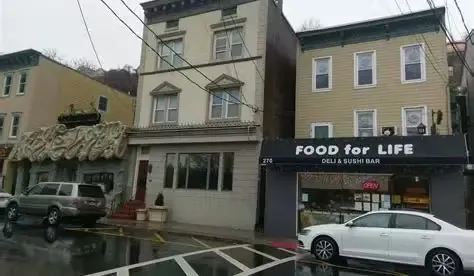 FOOD for LIFE Deli & Sushi Bar storefront in Edgewater, NJ